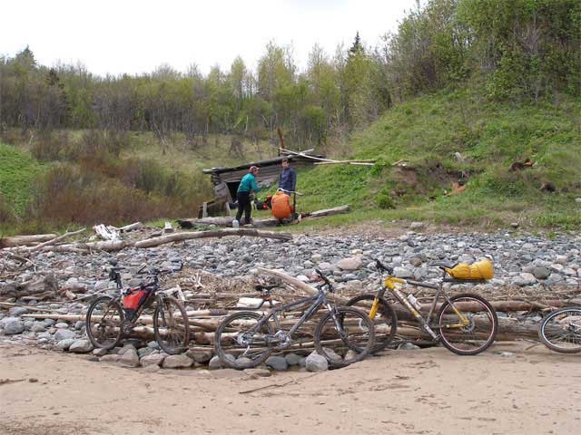 Жили были старик со старухой у самого синего моря...